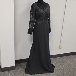 Elegant Black Lace Long Sleeve Gown, Size 6. Mother-of-Bride Or Evening Wear.